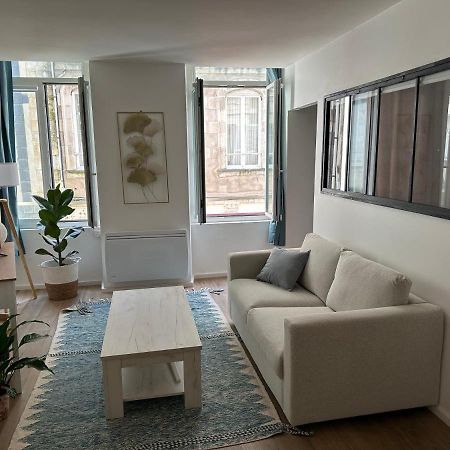 Charmant Cocon Iode Cosy Equipe, Baigne De Lumiere, Situe Au Coeur De La Rochelle A 1Min A Pied Du Marche Central Avec Tv Et Wifi Luaran gambar