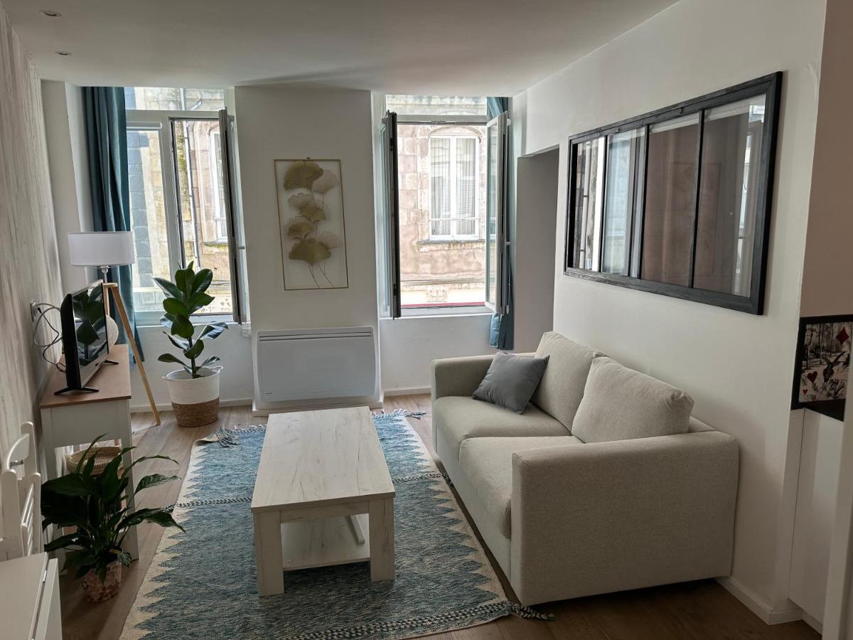 Charmant Cocon Iode Cosy Equipe, Baigne De Lumiere, Situe Au Coeur De La Rochelle A 1Min A Pied Du Marche Central Avec Tv Et Wifi Luaran gambar